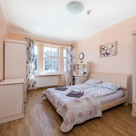 Large 3br With Balcony 5 Min To Old Town By Tram 아파트 리가