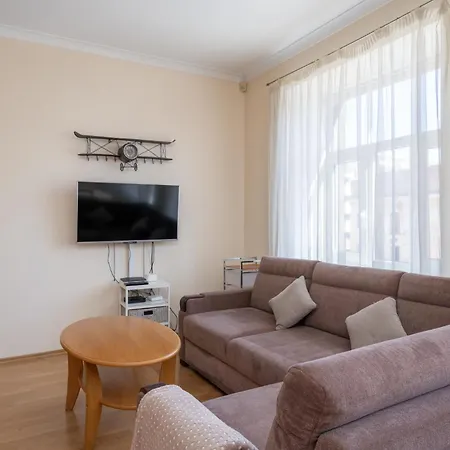 Large 3br With Balcony 5 Min To Old Town By Tram 아파트 리가