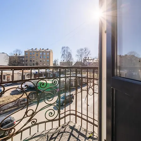 Large 3br With Balcony 5 Min To Old Town By Tram 리가