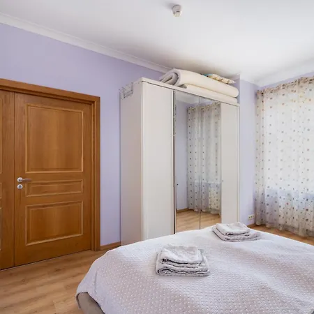 Large 3br With Balcony 5 Min To Old Town By Tram * 리가