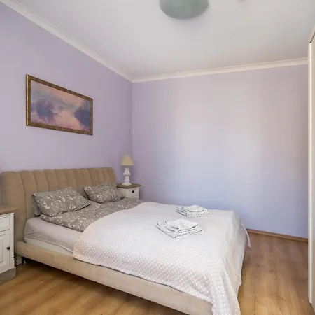 아파트 Large 3br With Balcony 5 Min To Old Town By Tram