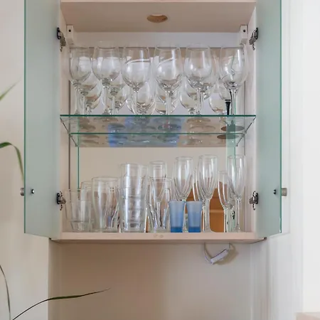 Large 3br With Balcony 5 Min To Old Town By Tram Apartmán Riga