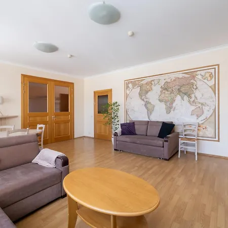 Large 3br With Balcony 5 Min To Old Town By Tram *