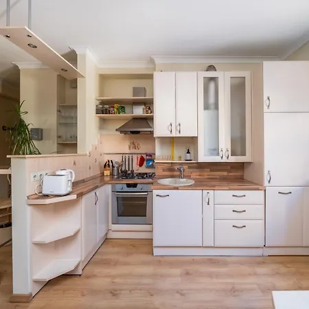 Large 3br With Balcony 5 Min To Old Town By Tram アパート *