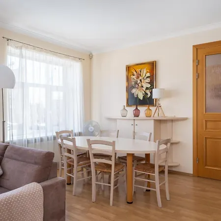 Large 3br With Balcony 5 Min To Old Town By Tram *