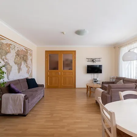 Large 3br With Balcony 5 Min To Old Town By Tram Apartamento *