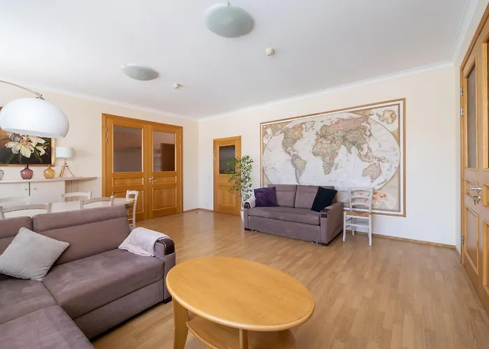 Large 3br With Balcony 5 Min To Old Town By Tram *