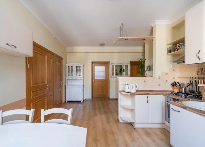 Apartment Large 3br With Balcony 5 Min To Old Town By Tram *