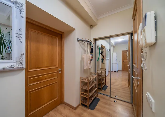 Apartment Large 3br With Balcony 5 Min To Old Town By Tram