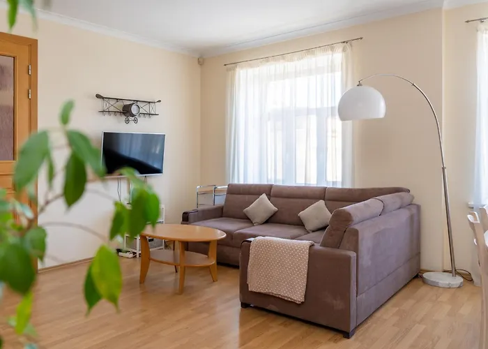 Large 3br With Balcony 5 Min To Old Town By Tram