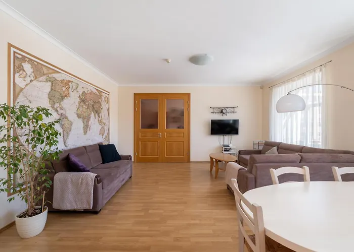 Large 3br With Balcony 5 Min To Old Town By Tram Apartment *