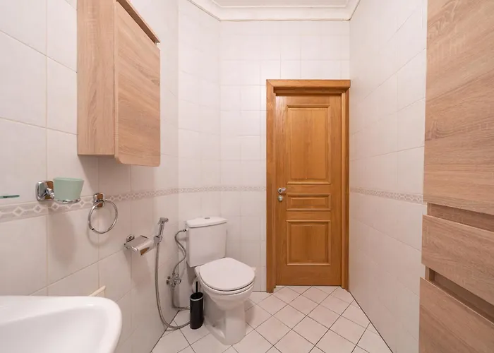 Large 3br With Balcony 5 Min To Old Town By Tram Apartment Riga