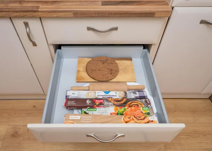 Large 3br With Balcony 5 Min To Old Town By Tram *