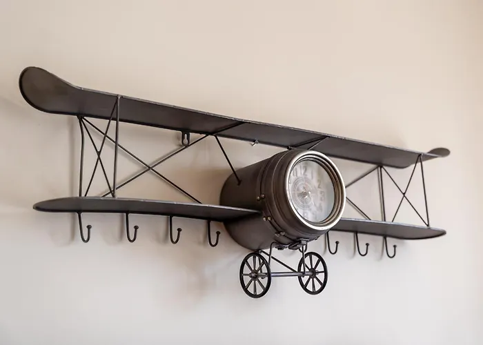 Large 3br With Balcony 5 Min To Old Town By Tram