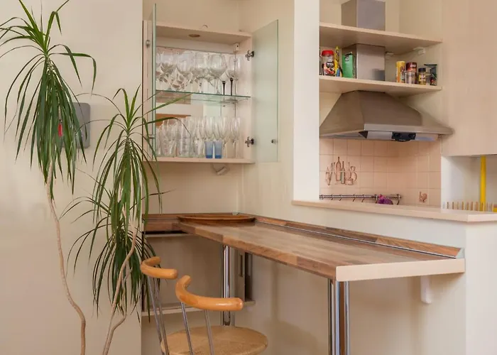 Large 3br With Balcony 5 Min To Old Town By Tram Apartment