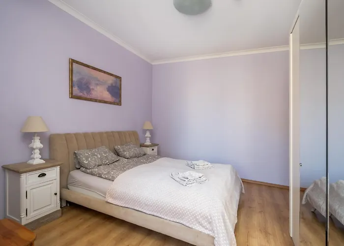 Apartment Large 3br With Balcony 5 Min To Old Town By Tram