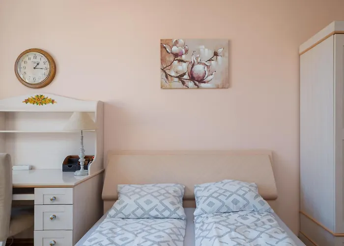 Apartment Large 3br With Balcony 5 Min To Old Town By Tram