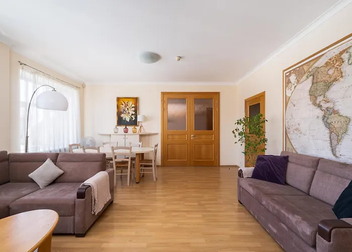 Large 3br With Balcony 5 Min To Old Town By Tram