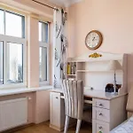 Large 3br With Balcony 5 Min To Old Town By Tram