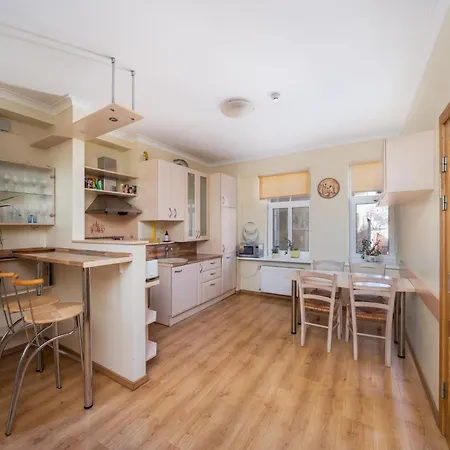 公寓 Large 3br With Balcony 5 Min To Old Town By Tram