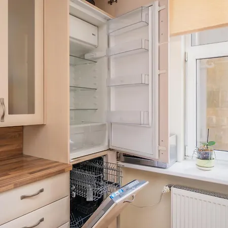 Апартаменты Large 3br With Balcony 5 Min To Old Town By Tram