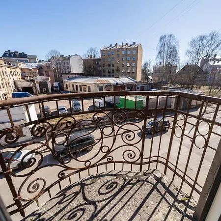 Апартаменты Large 3br With Balcony 5 Min To Old Town By Tram