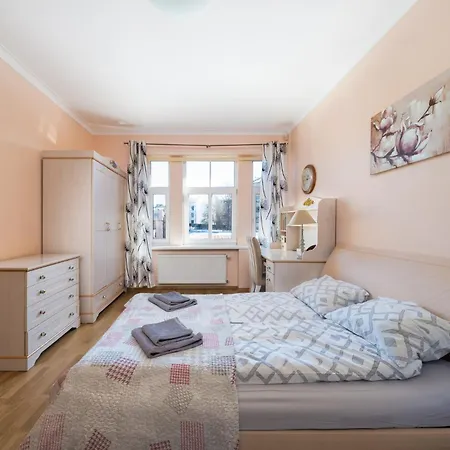 Large 3br With Balcony 5 Min To Old Town By Tram