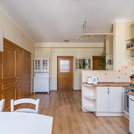 Lejlighed Large 3br With Balcony 5 Min To Old Town By Tram *