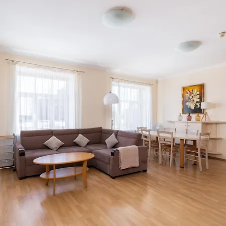 Apartment Large 3br With Balcony 5 Min To Old Town By Tram *