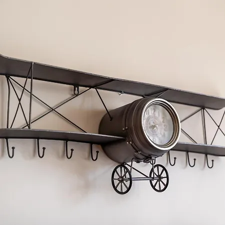 Large 3br With Balcony 5 Min To Old Town By Tram